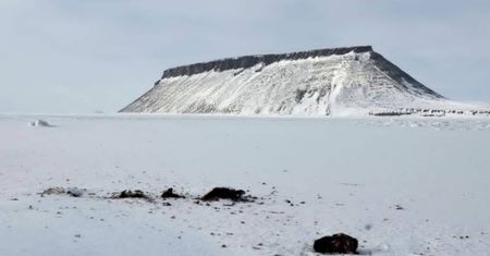 Badali lodowiec na Grenlandii. Znaleźli starą bazę wojskową