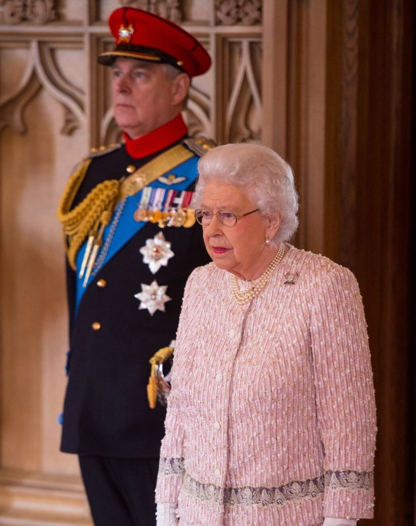książę Andrzej, Elżbieta II