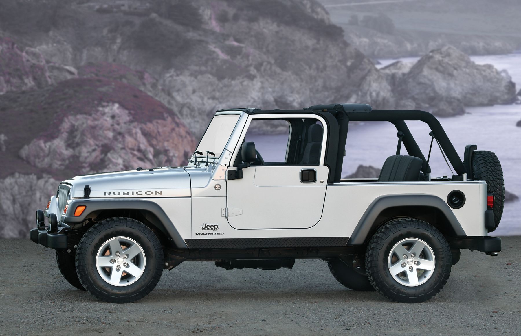 Wydłużony Wrangler Unlimited (LJ) był oferowany również w specyfikacji Rubicon.