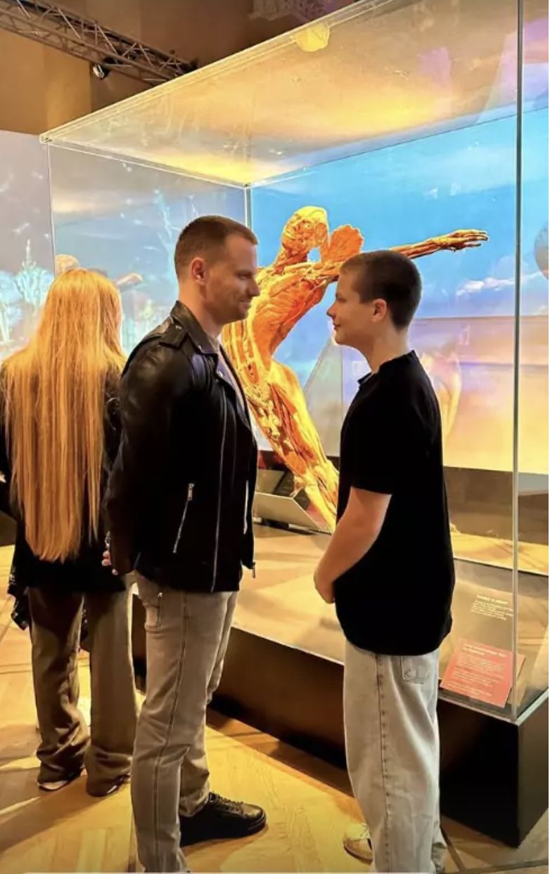 Marcin Hakiel z synem Adamem