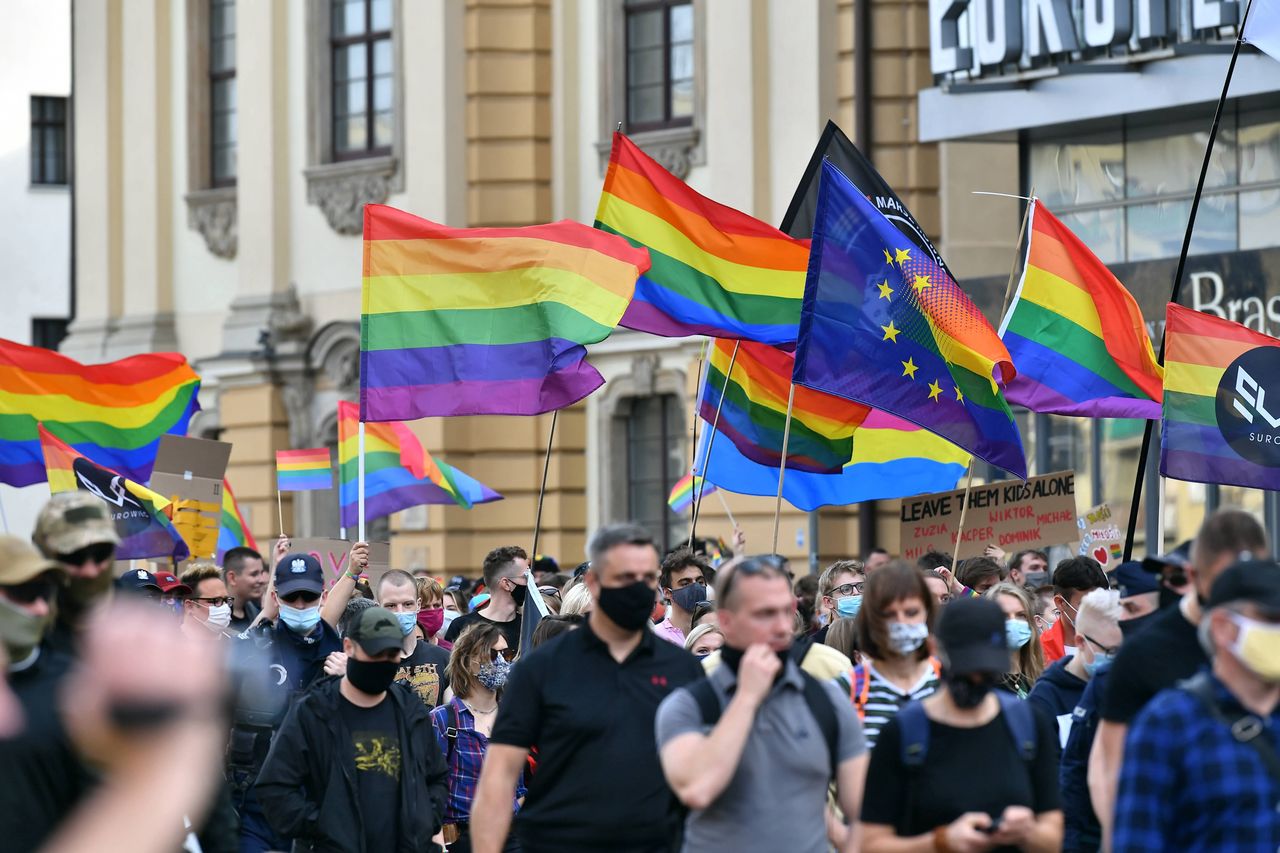 Niemiecki Kościół błogosławi homoseksualne związki. "To zasługuje na respekt"