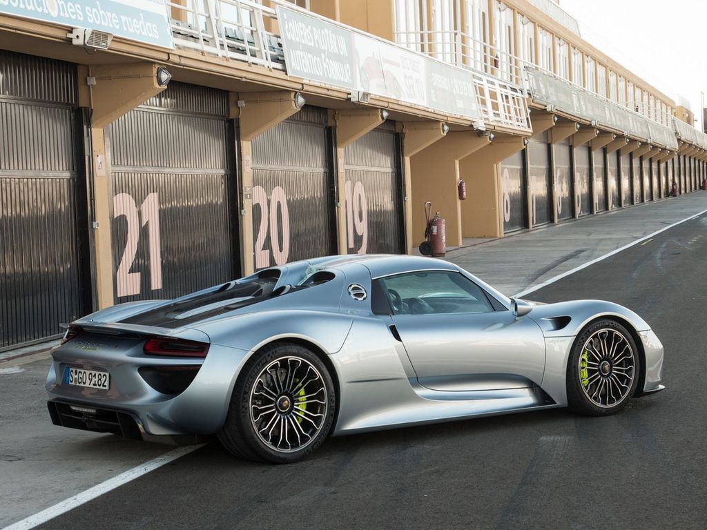 Porsche 918 11