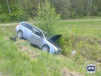 Włoszczowa. Policjant chciał pomóc kierowcy po wypadku, ale ten zaczął uciekać. Miał ponad 3 promile