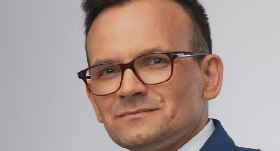 Nowy wiceszef Centralnego Ośrodka Informatyki. Współpracował z Biedroniem