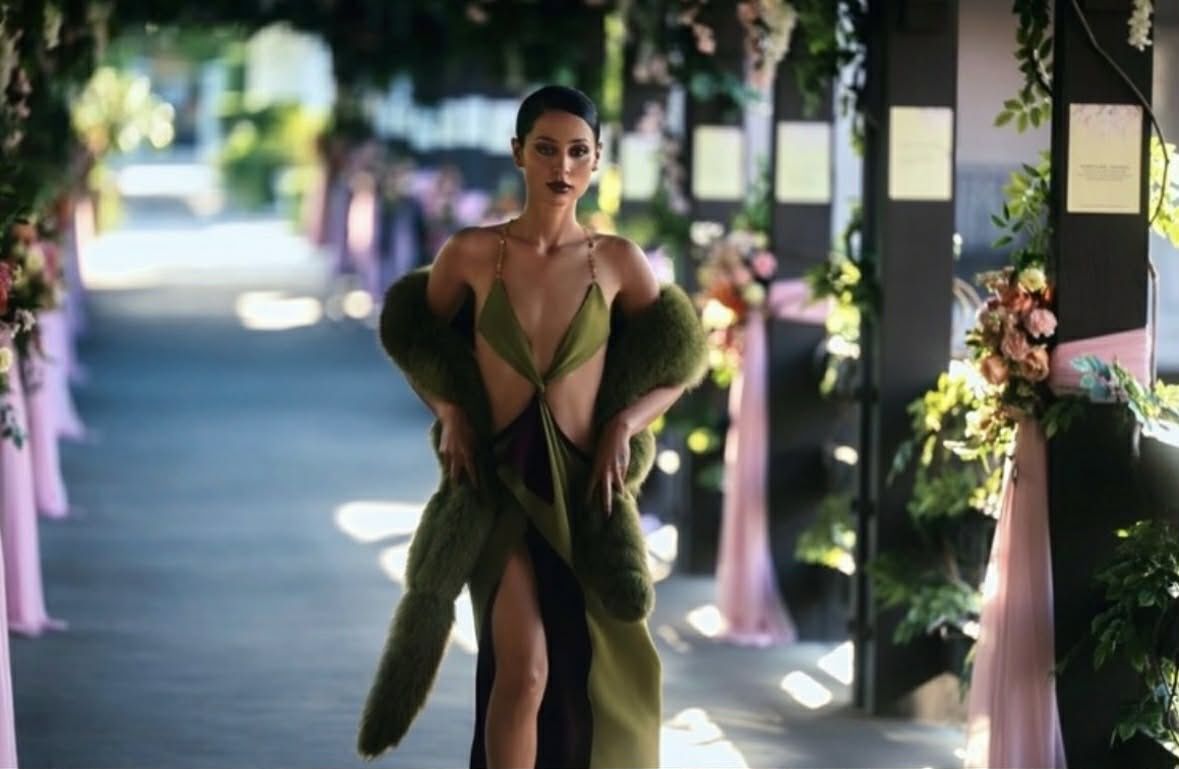 Tak styliści "Euforii" wystroili bohaterki serialu na ślub