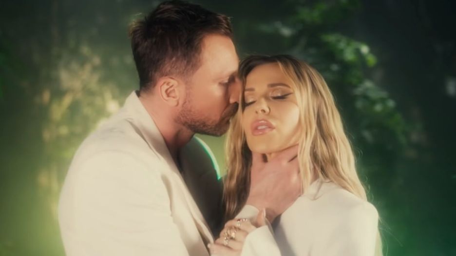 W klipie "Fake love" jest dużo czułych scen z Kamilem Nożyńskim