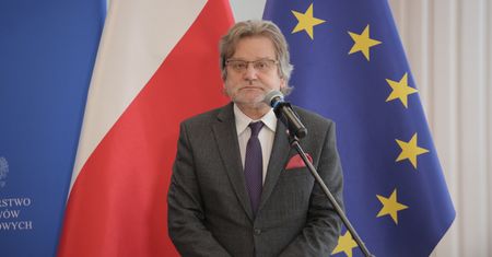 Koronawirus. Jarosław Pinkas o prognozach służb. "Subtelny spadek i znów wzrost"