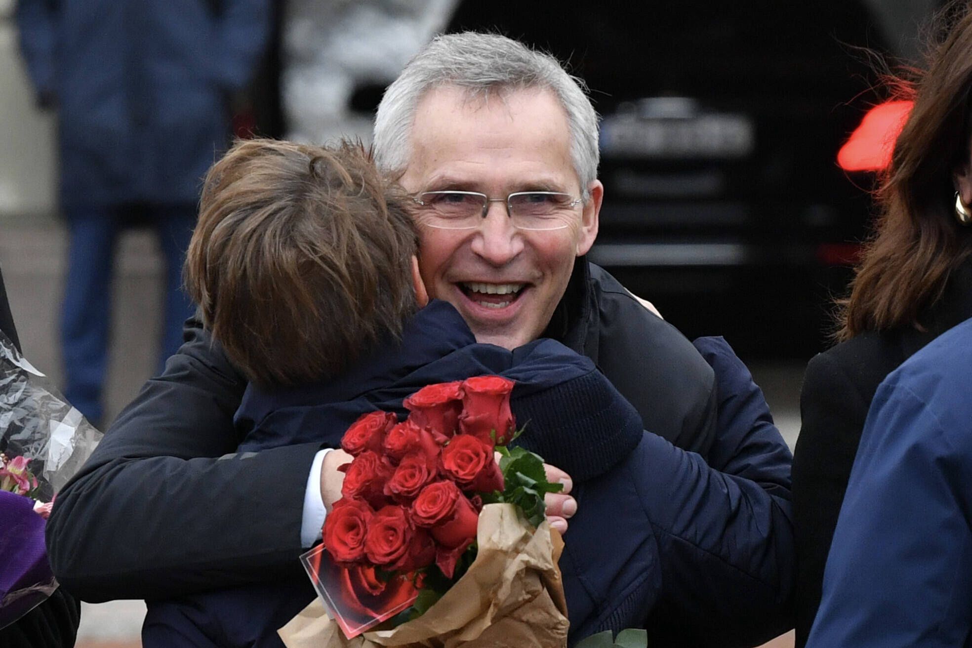 Change of government in Norway
Oslo 20250204. 
Finance Minister Jebns Stoltenberg receives hugs and flowers when the new government is presented at the palace square on Tuesday.
Photo: Rodrigo Freitas / NTB 
Dostawca: PAP/NTB
Rodrigo Freitas
Politicians, Government, SOC, Politics, POL