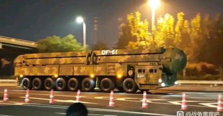 Parada w Chinach. Wojsko pokazało "perełki" z arsenału