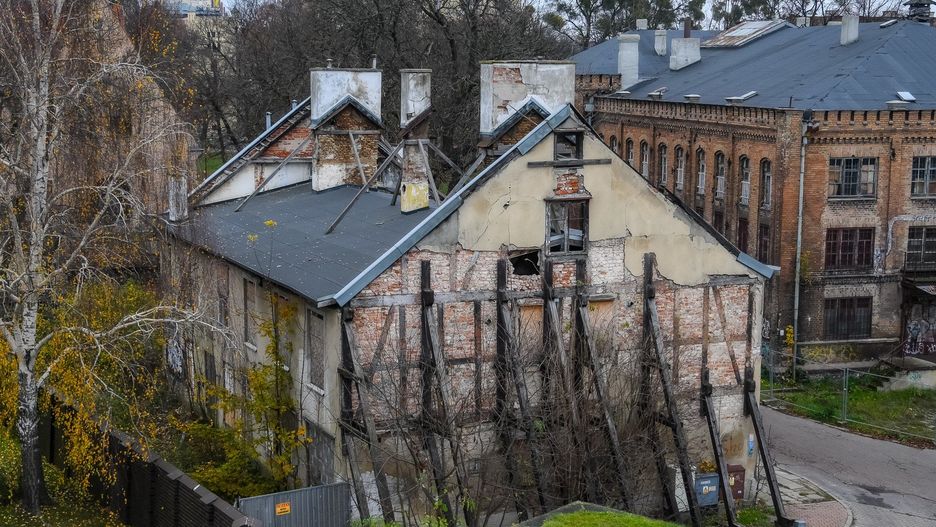 Tak dzisiaj wygląda zabytkowa kamienica przy placu Wałowym. Po remoncie mają tutaj być mieszkania