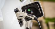 Samochód elektryczny w bloku. Ile kosztuje instalacja i ładowanie?