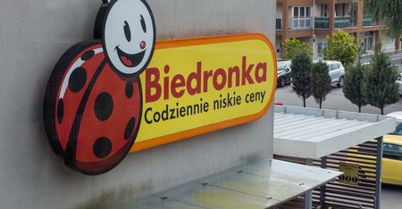 Biedronka wycofuje mielonkę tyrolską firmy Sokołów. W produkcie wykryto groźne bakterie