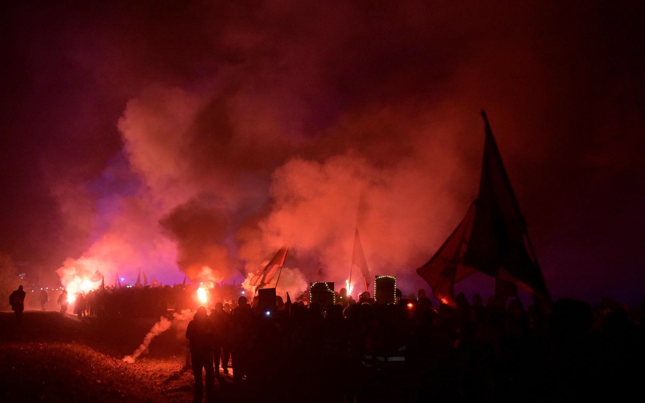 Nie chcą młodzieżówki AfD. Do miasta zjechali się protestujący