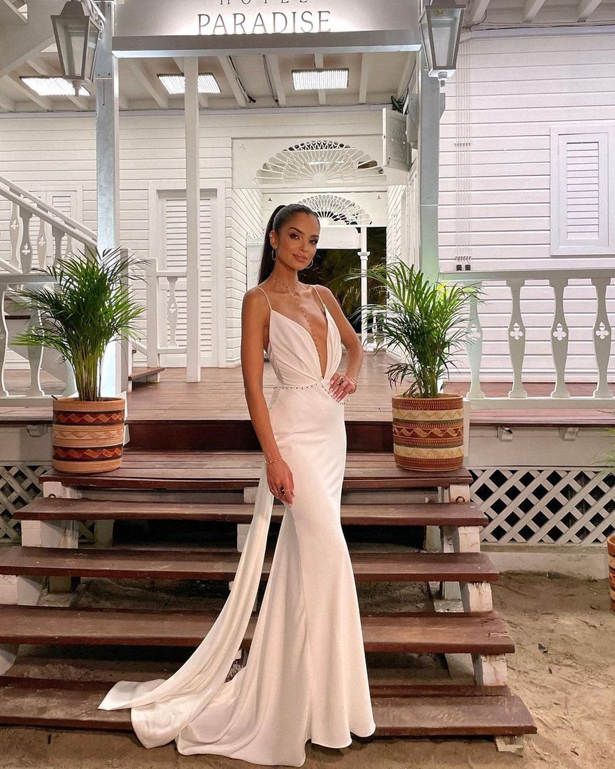 Klaudia El Dursi w białej sukni na planie nowego sezonu "Hotelu Paradise" 