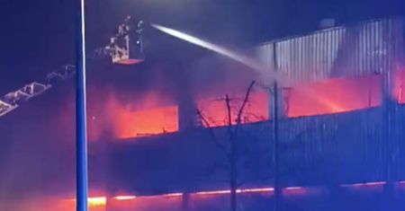 Duży pożar w Stalowej Woli. Płonęła hala z paliwami