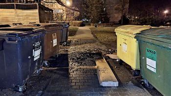 Bydgoszcz: Kolejna seria pożarów. Tym razem płonęły śmieci. "Przypuszczalnie to podpalenia!"