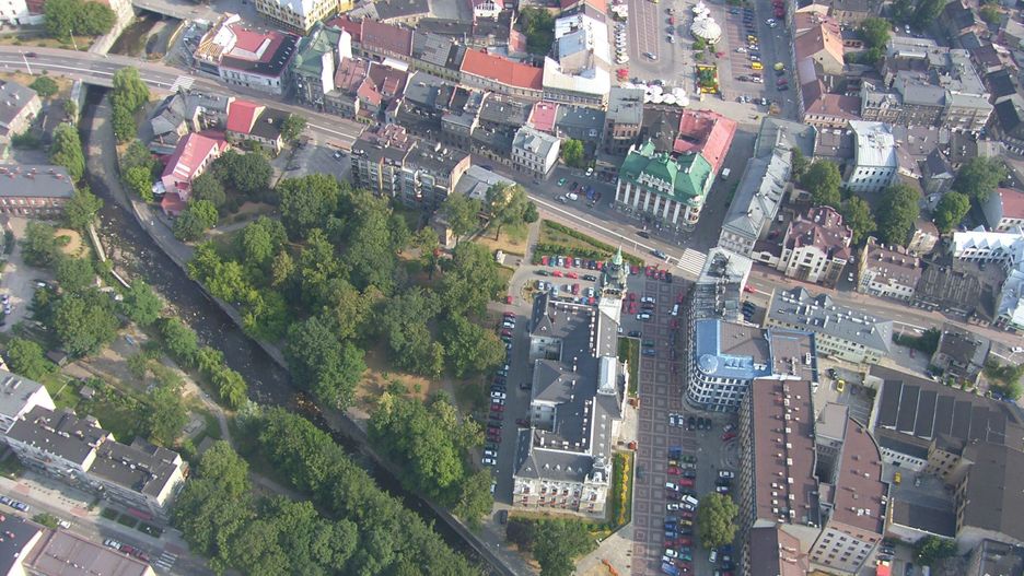 Władze Bielska-Białej przystąpiły na remontu parku za miejskim ratuszem.