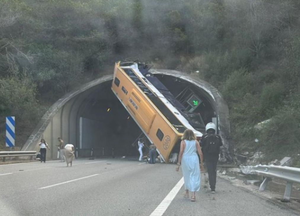 Bus crash in Pineda de Mar: 40 injured in tunnel collision