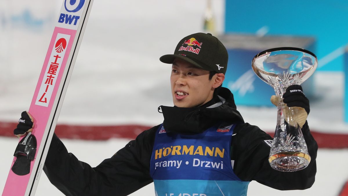 Bischofshofen, Austria, 05.01.2022. Japończyk Ryoyu Kobayashi został zwycięzcą trzeciego konkursu Turnieju Czterech Skoczni w austriackim Bischofshofen, 5 bm. (js) PAP/Grzegorz Momot