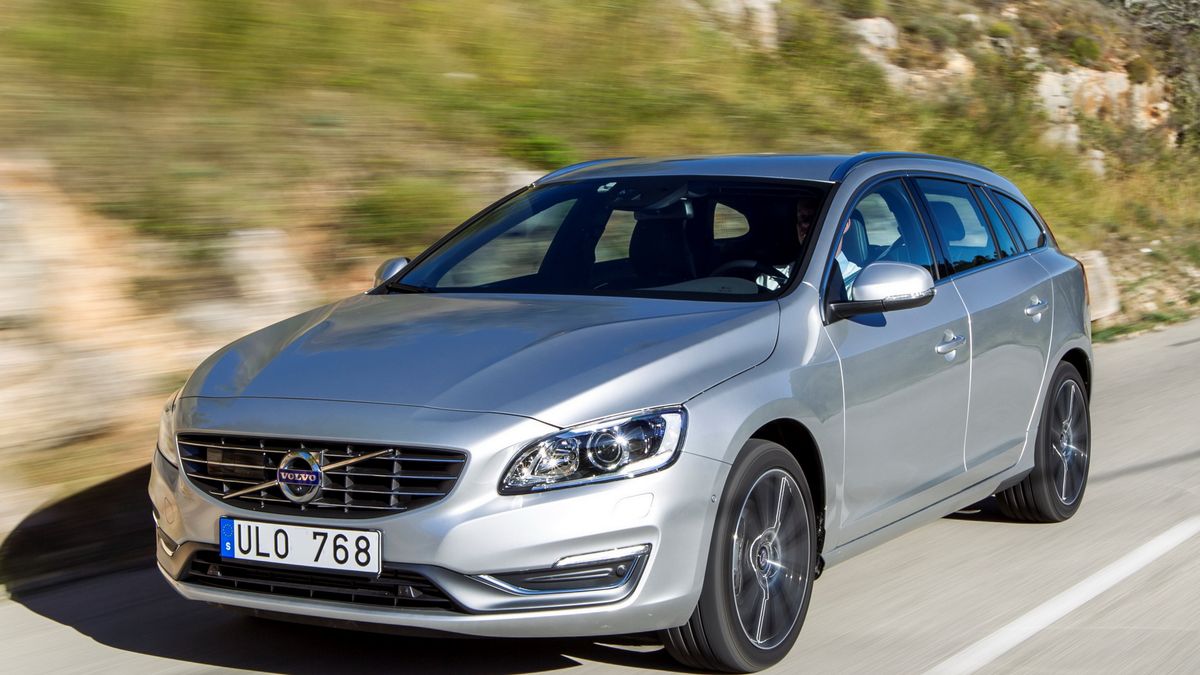 Volvo V60 urzeka nie tylko wyglądem, ale i komfortem jazdy. Niestety nie jest typowo dla marki praktyczne.