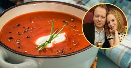 Kiedy zobaczyłem przepis, złapałem się za głowę. Taką pomidorówką zajada się Maciej Stuhr