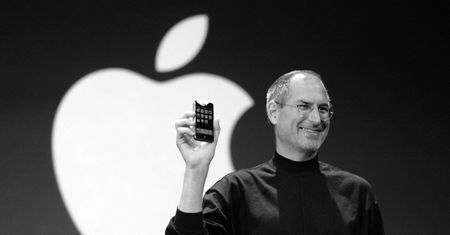 W oczekiwaniu na iPhone'a 8, czyli co sądzono o pierwszym smartfonie Apple'a
