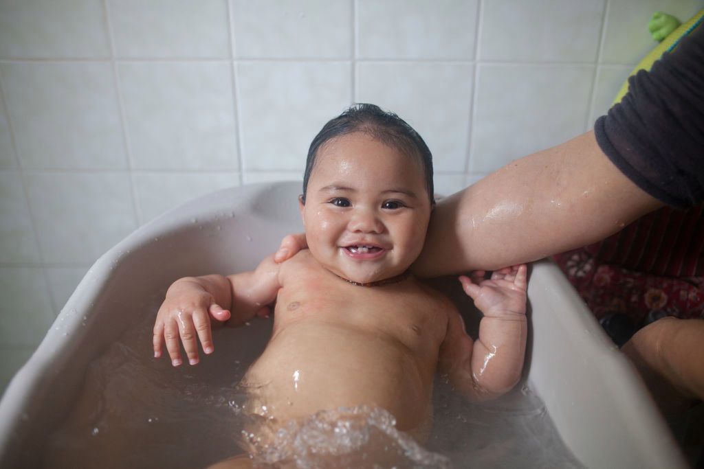 Dziecko w kąpieli