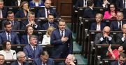 Ekspert ostro o pozach posłów. "Jakieś dziwadło, takie niepolskie"