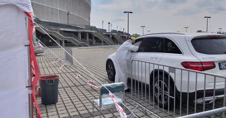 Koronawirus. Mobilny punkt badań na Stadionie Wrocław do zamknięcia