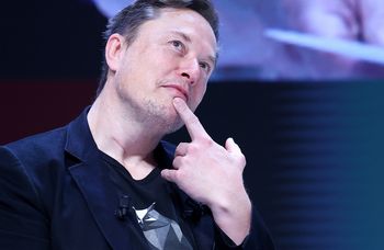 Elon Musk chce stworzyć własną "Odyseję". Scott Derrickson odpowiada: "Nie ma pojęcia o kinie".