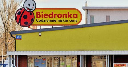 "Ma mniej mięsa niż psia karma". Uważaj na popularny produkt z Biedronki