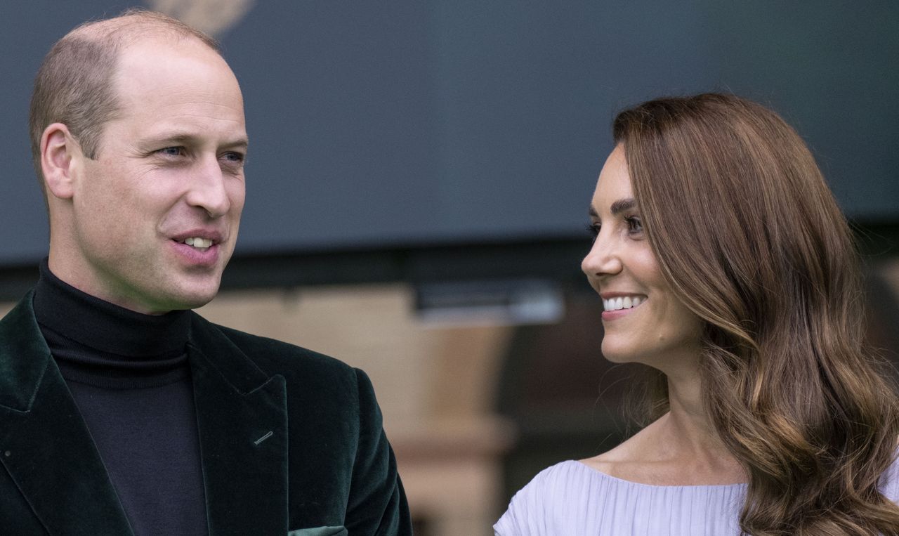 Księżna Kate i książę William w stylizacjach sprzed lat. Oboje mieli już na sobie te stroje