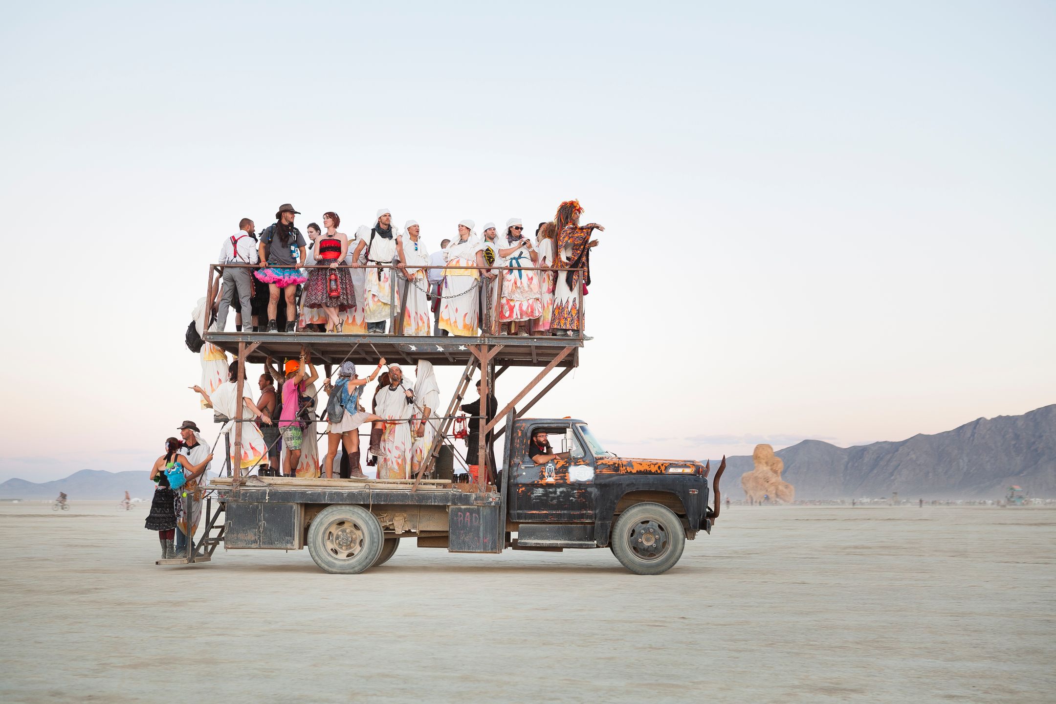 10 lat festiwalu "Burning Man" zamknięte w albumie "Dust to dawn" 6