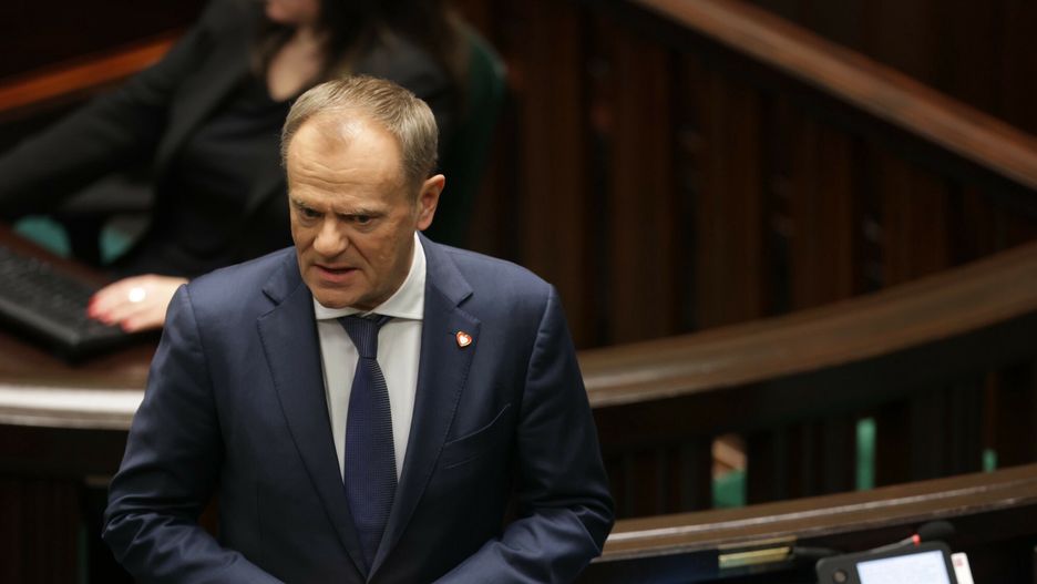 Nowy rząd Donalda Tuska może nie mieć wyboru i będzie musiał dosypać pieniędzy TVP