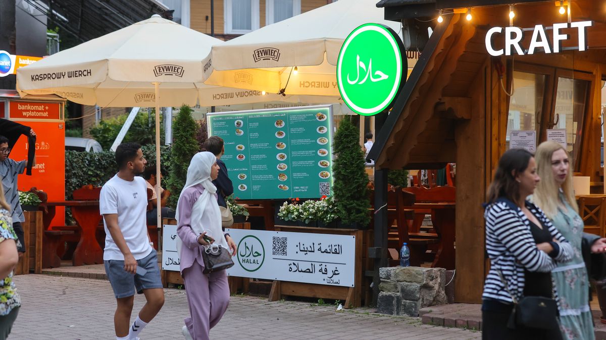 Arabscy turyści zaczynają się targować. oczekują też deszczu