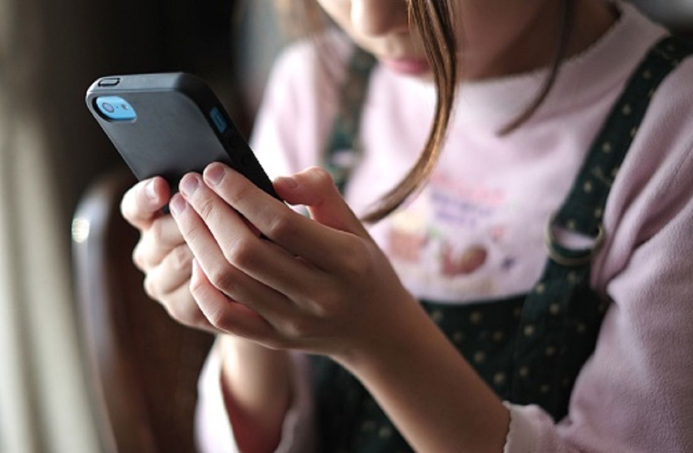 Pierwszy telefon dziecka - jak dbać o bezpieczeństwo dziecka w sieci?