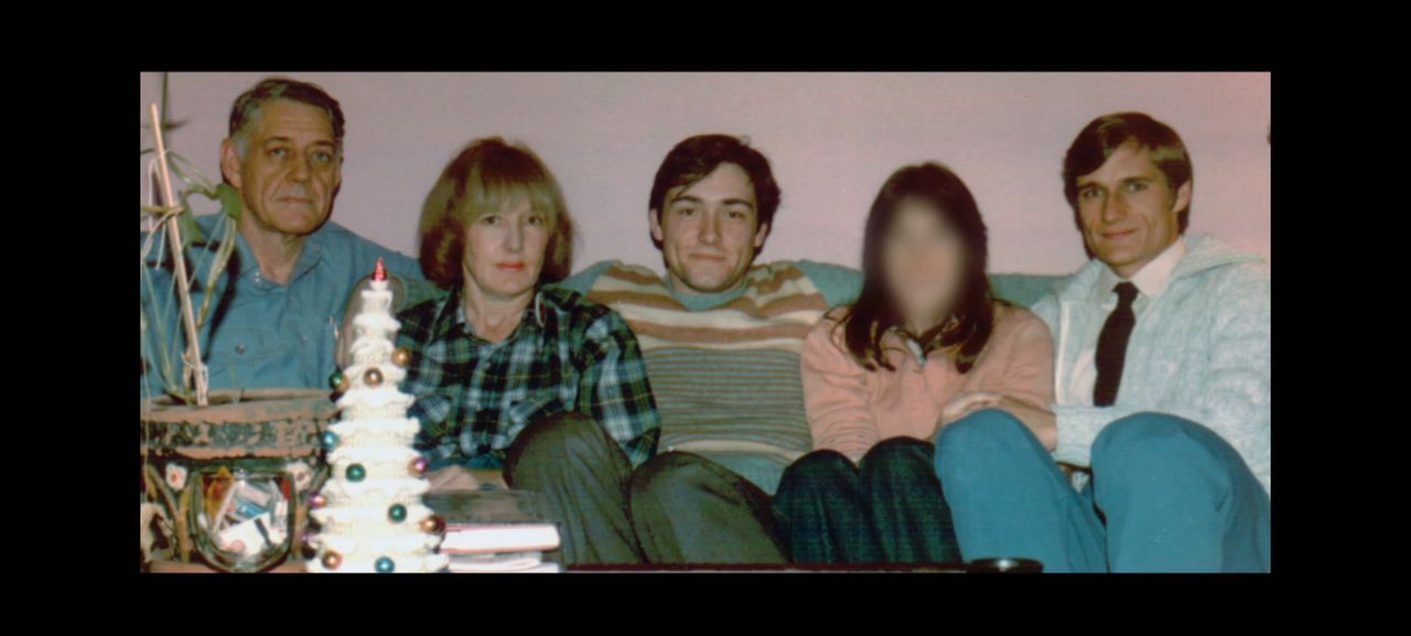 Kevin Spacey's family (in the middle). On the right is his brother Randall, on the left his father Thomas, and next to him his mother Kathleen.