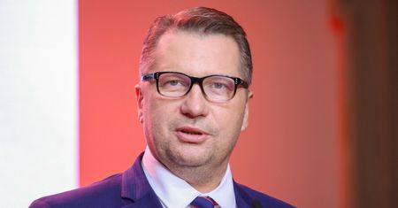 Rewolucyjne zmiany w PiS? Czarnek ostrzega