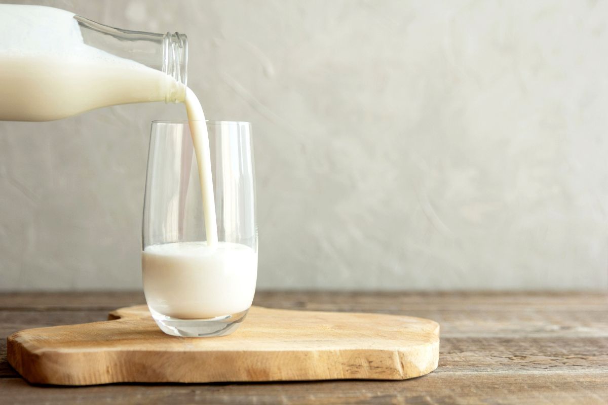 Mleko pomoże skutecznie pozbyć się goryczy z orzechów włoskich