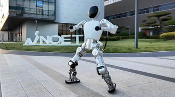 Najtańszy humanoid na rynku. Chodzi, tańczy i rozmawia