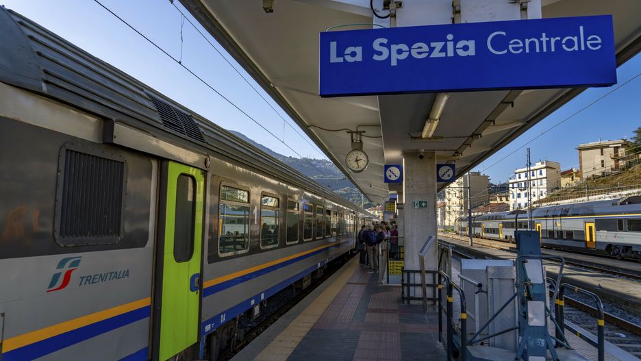 Archiwum zdj?? stockowych 2024
Passengers on the platform by a Trenitalia Pop regional passenger train at the station in La Spezia, Italy. The Pop is a Coradia Stream built by Alstom. (Jon G. Fuller / VWPics via AP Images)
Jon G. Fuller / VWPics