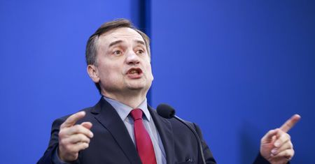 Ziobro składa zawiadomienie do prokuratury. "Nielegalna próba"