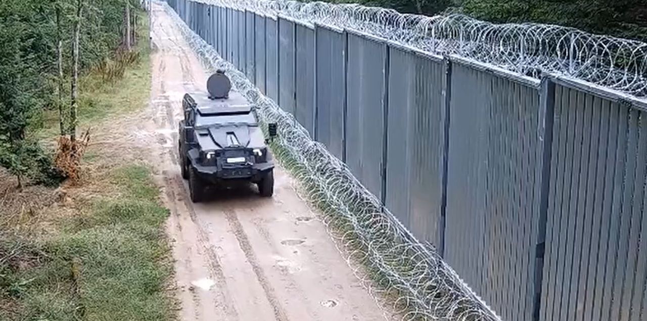 Transporter opancerzony Tur na granicy polsko-białoruskiej.