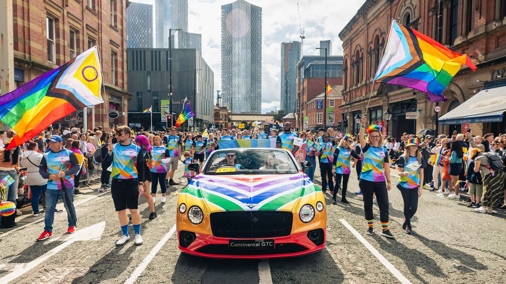 Bentley Continental GTC podczas Manchester Pride