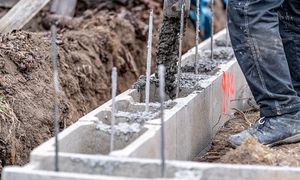 Ile kosztuje wylanie fundamentów w 2026? Materiały i robocizna