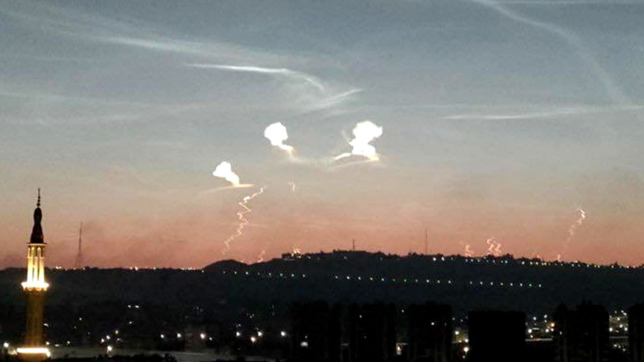 Świecące obiekty nad Egiptem. Turyści przestraszeni