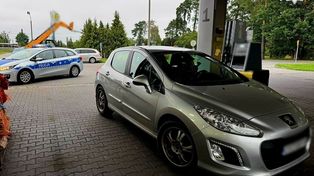 Strzelce Opolskie: Niedopity 57-latek przyjechał na stację po butelkę wódki. Pracownicy zabrali mu kluczyki i wezwali policję