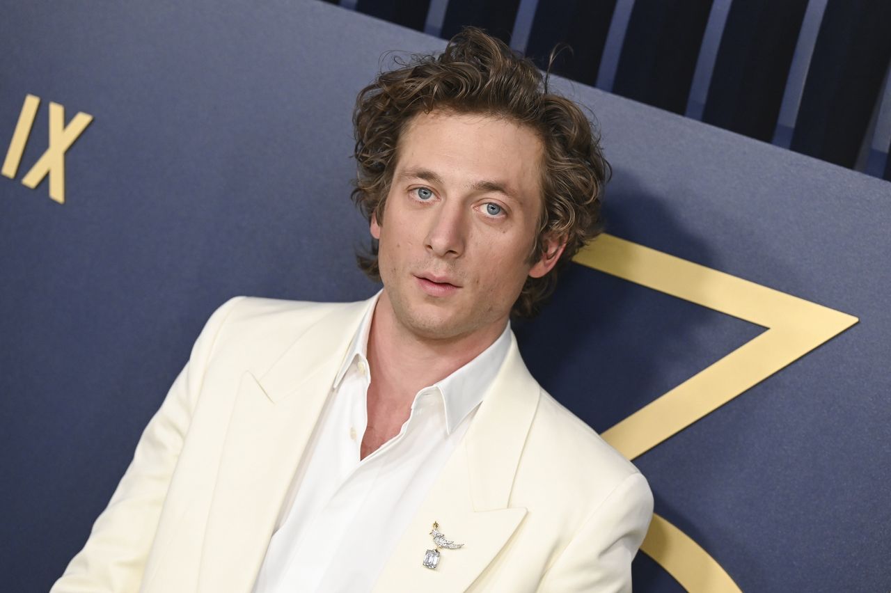 Jeremy Allen White in Talks to Play Bruce Springsteen in Biopic