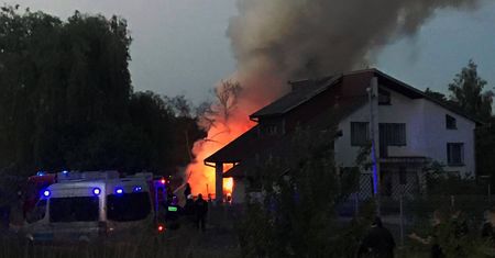 Wieczorny pożar pustostanu przy al. Warszawskiej [ZDJĘCIA]