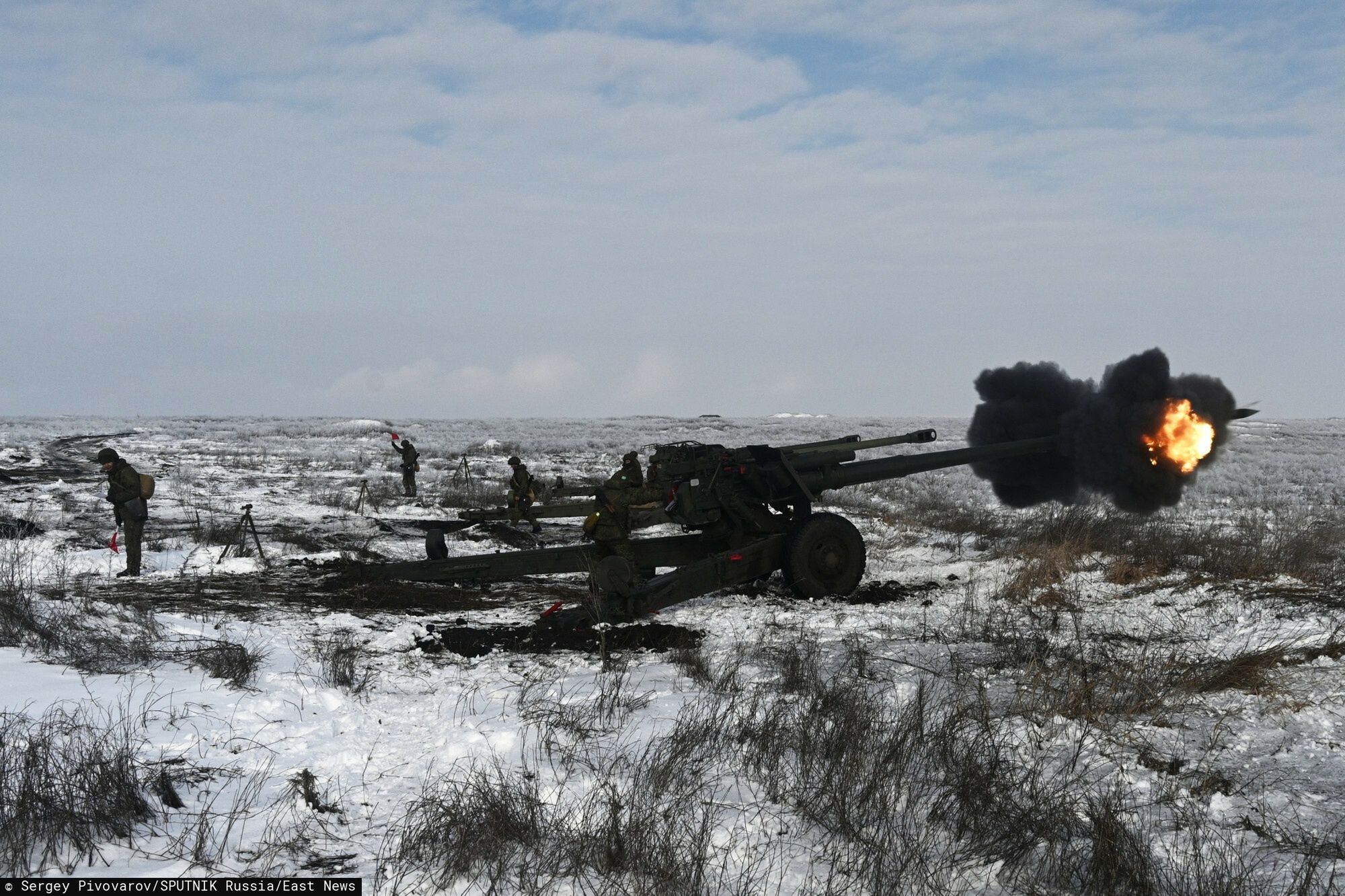 ?wiczenia rosyjskich wojsk l?dowych w rejonie Rostowa
6749078 26.01.2022 A 2A65 Msta-B towed howitzer fires during military drills of the Russian Armed Forces Ground Forces Mechanized Infantry Division at the Kuzminsky firing range, in the Rostov region, Russia. Sergey Pivovarov / Sputnik
Sergey Pivovarov